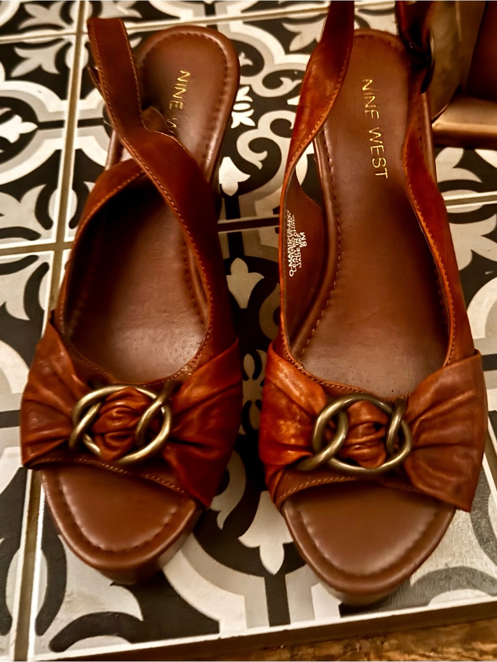 Nine West O-Marigold wedge size 8